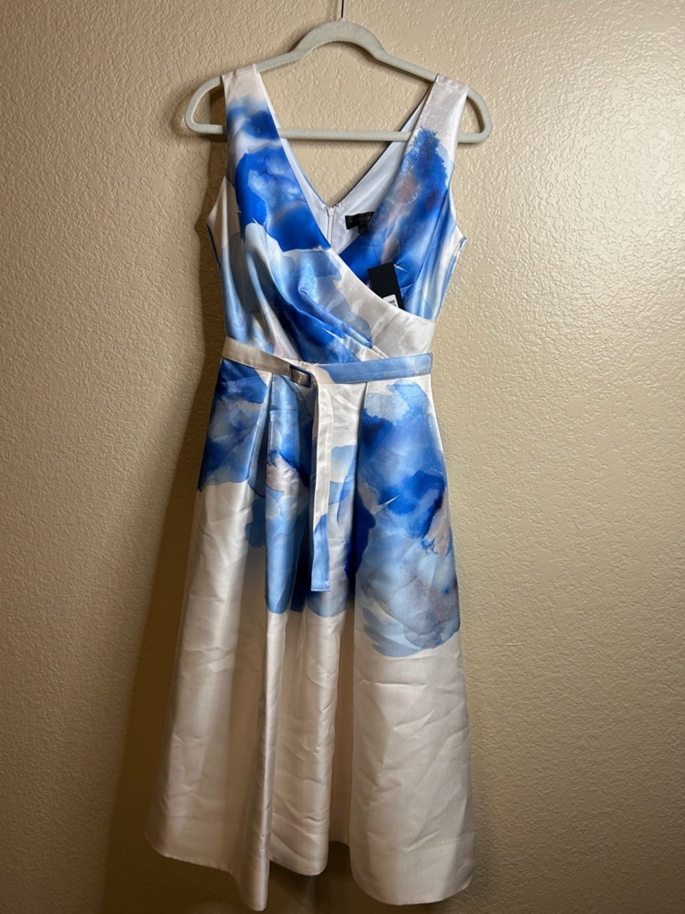 Donna Karan Blue and White Watercolor V-Neck Satin Dress SIZE 4 - Picture 2 of 7
